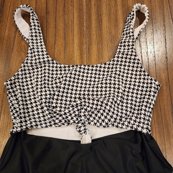 Lovers + friends JOJO ONE PIECE Houndstooth swimsuit extra Large - Picture 3 of 7